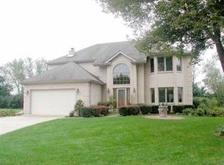 250 Plumtree Ln, West Chicago, IL 60185