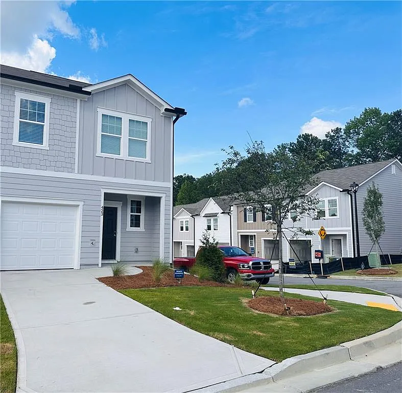 3 bed, 2.5 bath, 1307 sqft, $2,200 — Photo 3