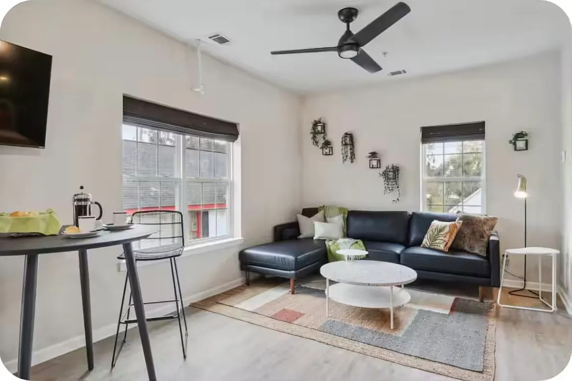 Studio, 600 sqft, $1,300 — Photo 2