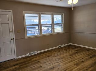 2435 E Bennett St, Springfield, MO 65804