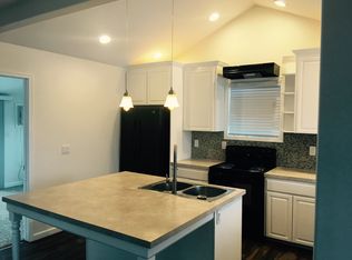 304 N 9th St, Selah, WA 98942