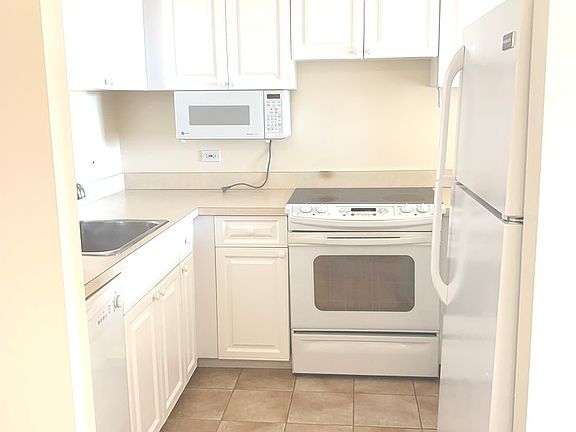 5th image of 3660 N Lake Shore Dr APT 1510