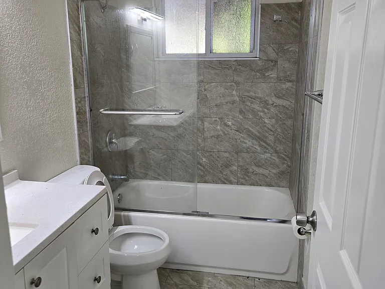 2630 G St #1 — Photo 3