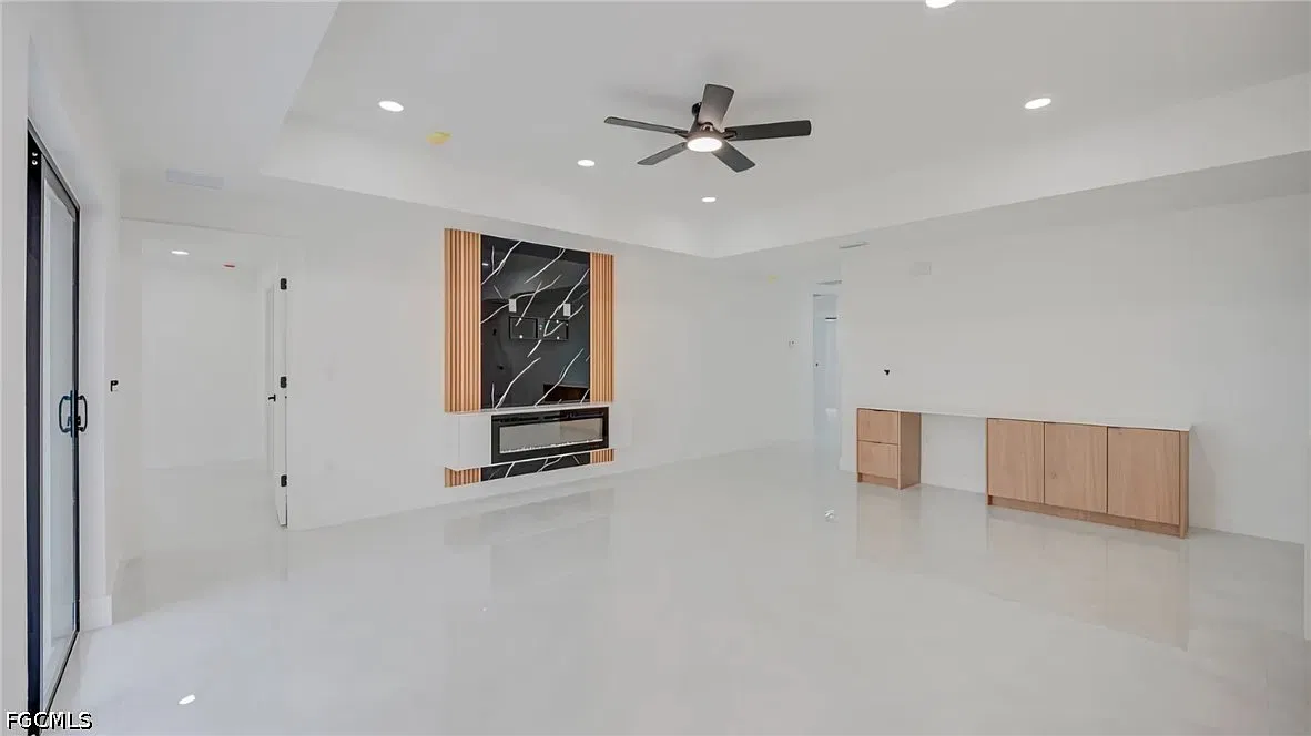 3 bed, 2.0 bath, 1437 sqft, $2,200 — Photo 1
