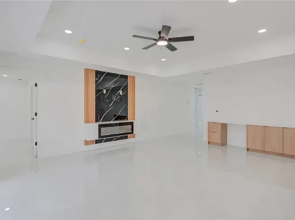 1025 Sentinela Blvd, Lehigh Acres, FL 33974
