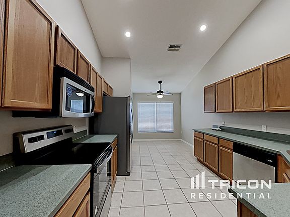 5th image of 2701 Redwood St
