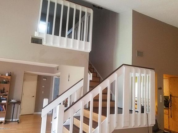 5th image of 462 Champagne Cir