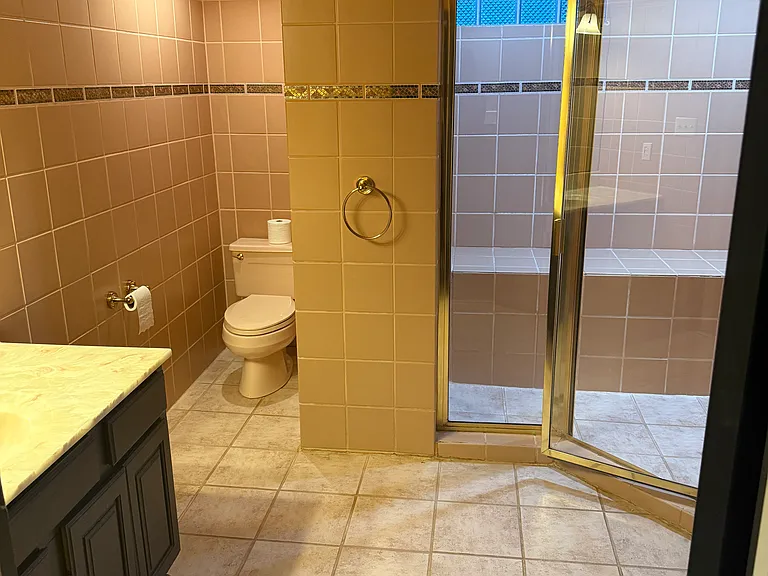 1137 Gilbert Ave — Photo 16