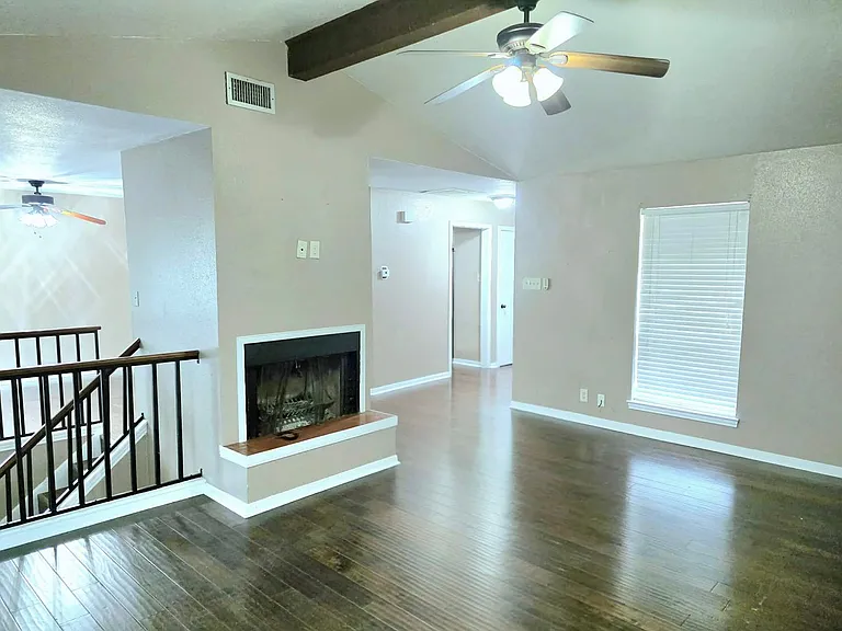 2912 Stewart Dr — Photo 4
