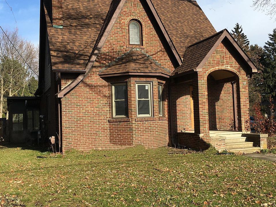 1st image of 715 E Grand River Ave