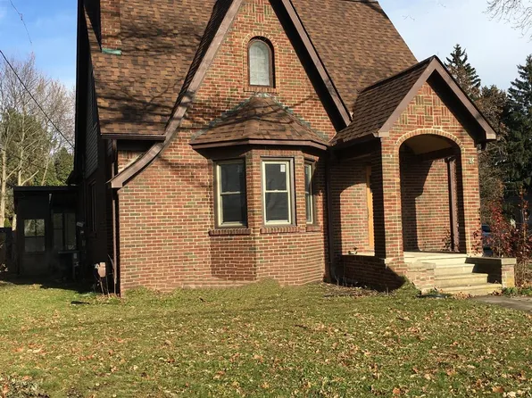 715 E Grand River Ave, Fowlerville, MI 48836