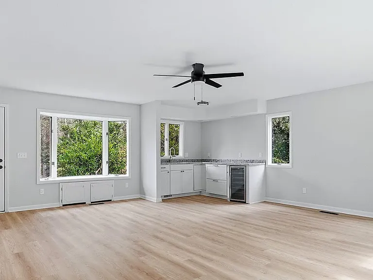 102 Scuppernong Ct — Photo 1