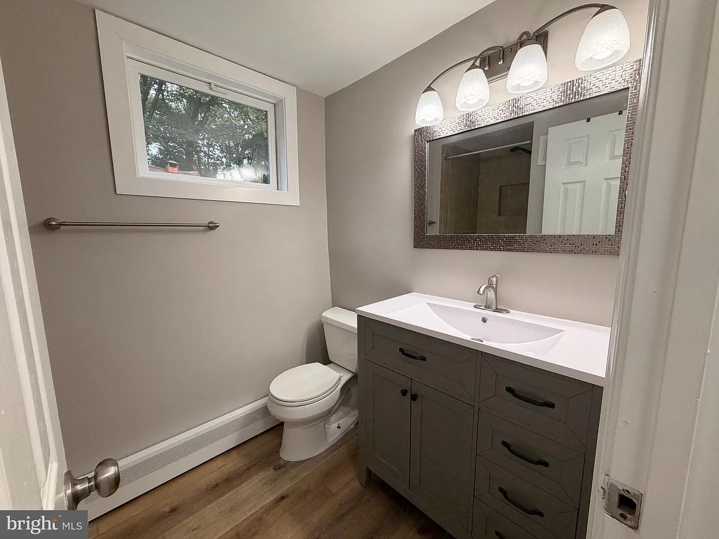 4 bed, 2.0 bath, 1140 sqft, $2,700 — Photo 4