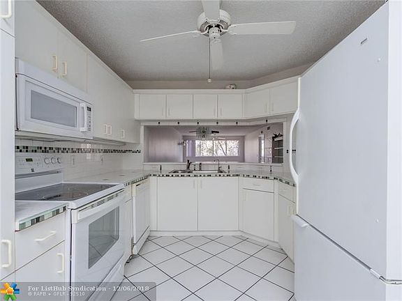 5th image of 10111 NW 24th Pl APT 202