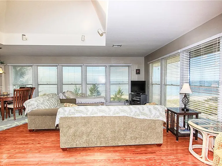 181 N Gulf Blvd #4 — Photo 32
