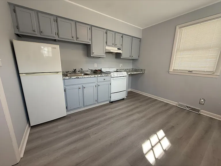 146 Highland Ave #1R — Photo 1