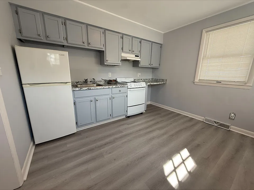 146 Highland Ave #1R