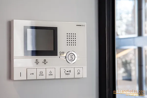 Sold by aptsandlofts.com | media 25