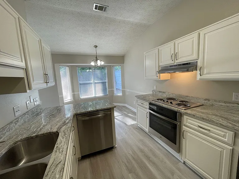140 Treasure Palm Dr — Photo 9