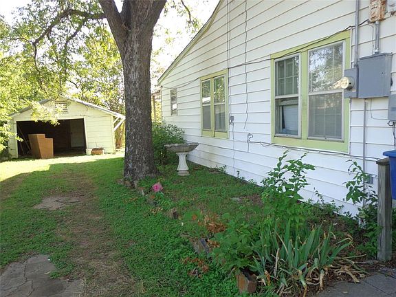 4th image of 2608 Vine St