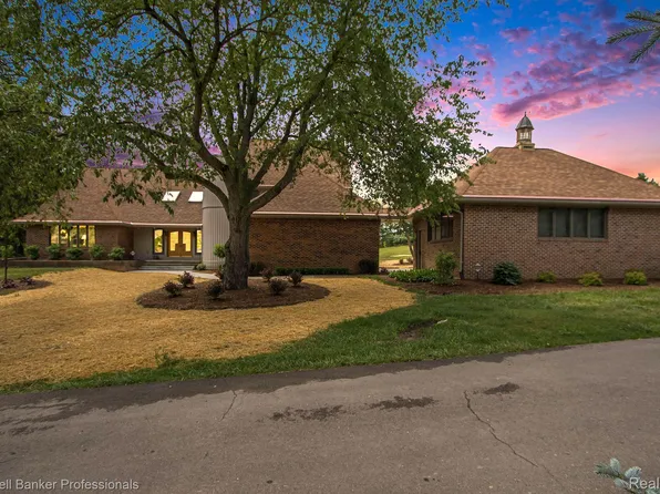 1248 Frick Rd, Leonard, MI 48367