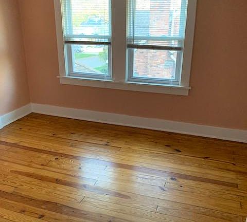 4th image of 233 Marion St