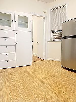 4th image of 404 E 73rd St APT 5