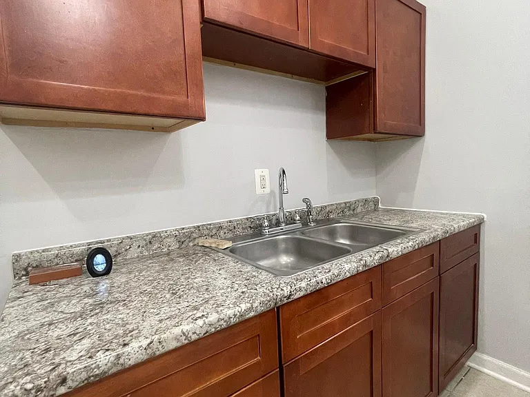 2881 E 77th St #1 — Photo 5