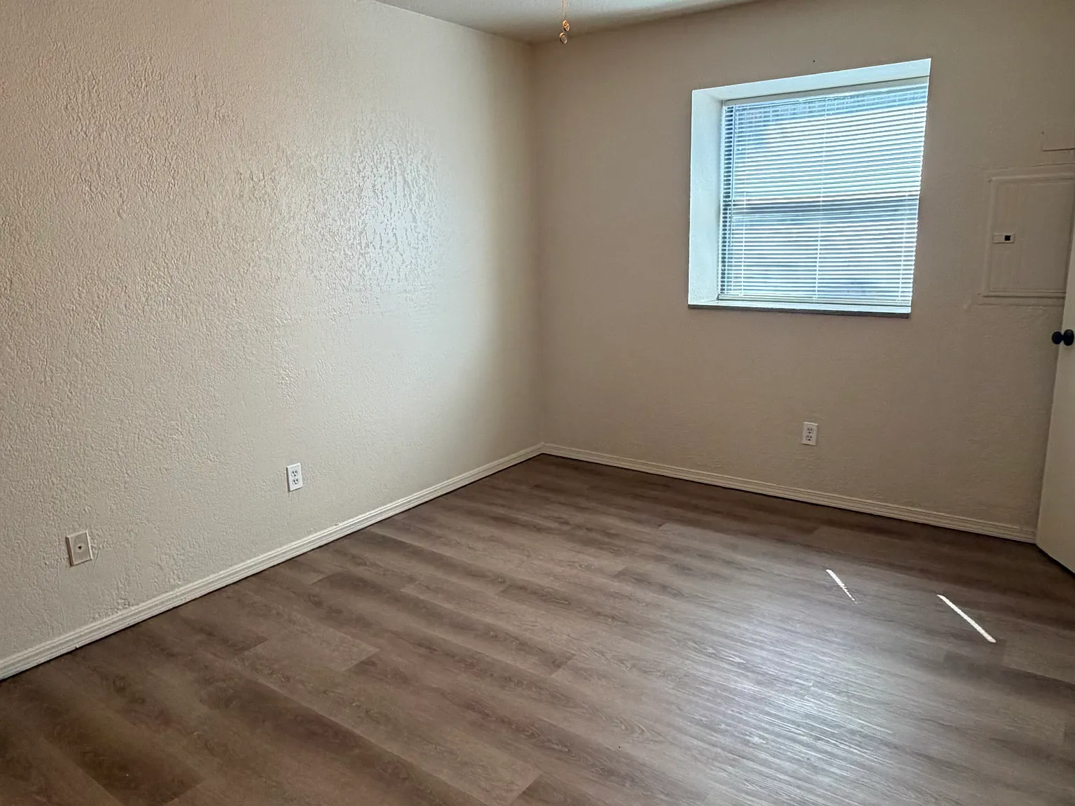 3 bed, 1070 sqft, $1,175 — Photo 2