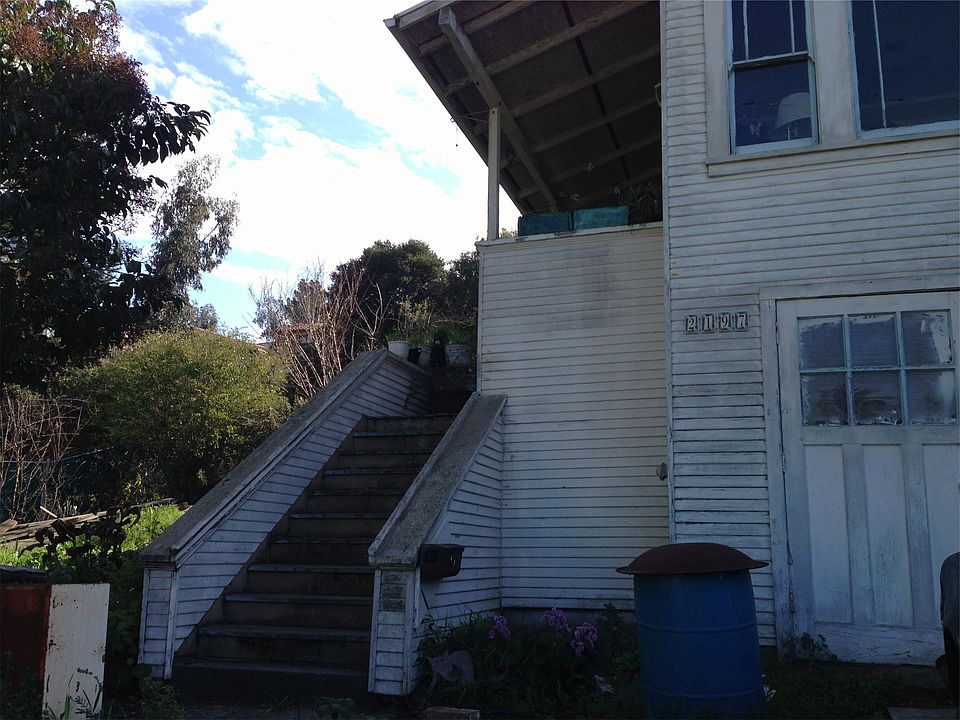 2nd image of 2197 Hill Ave