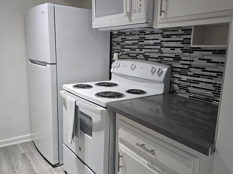 Biltmore Apts — Photo 2