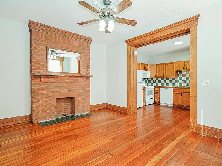 804 E Main St — Photo 18