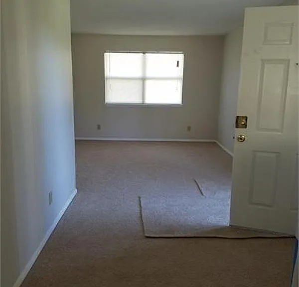 104C Village Ln — Photo 2