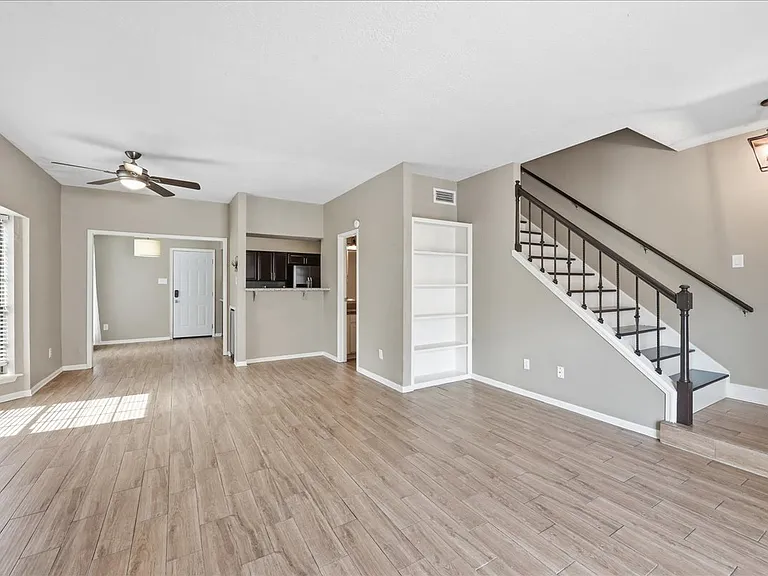 1620 Wellington Pl #604 — Photo 3