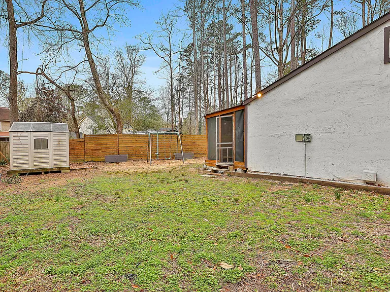 105 Hamilton Rd — Photo 12