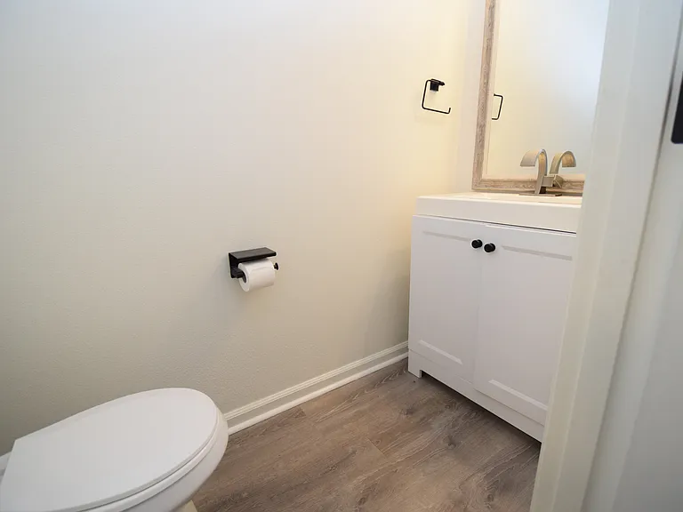 207 SE Harlow Ave — Photo 16