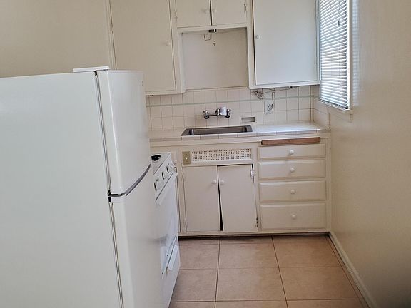 4th image of 655 N West Knoll Dr #4