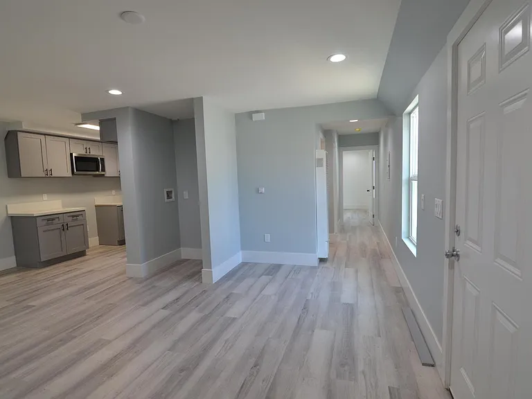 926 W School St — Photo 9