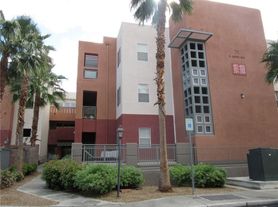 71 E Agate Ave