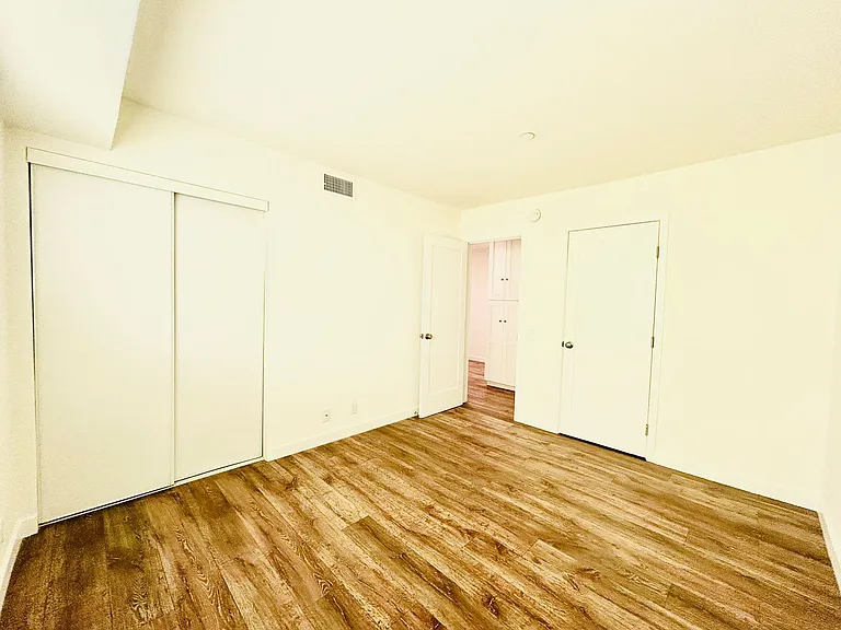 2504 Pacific Ave — Photo 15