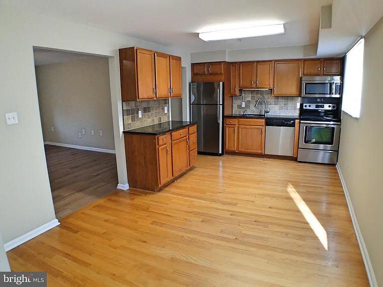 115 Morton Ave #1 — Photo 6