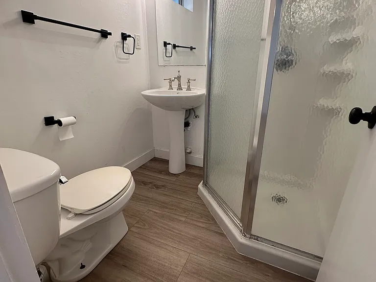 1141 Victor Ave — Photo 10