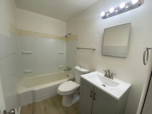5th image of 7209 Jenwood Ave