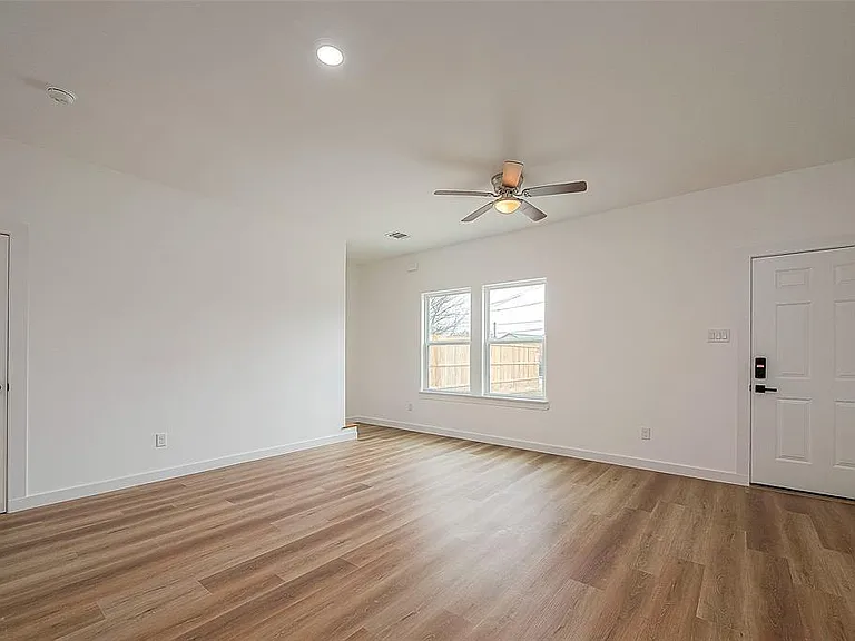 8212 Sparta St — Photo 10