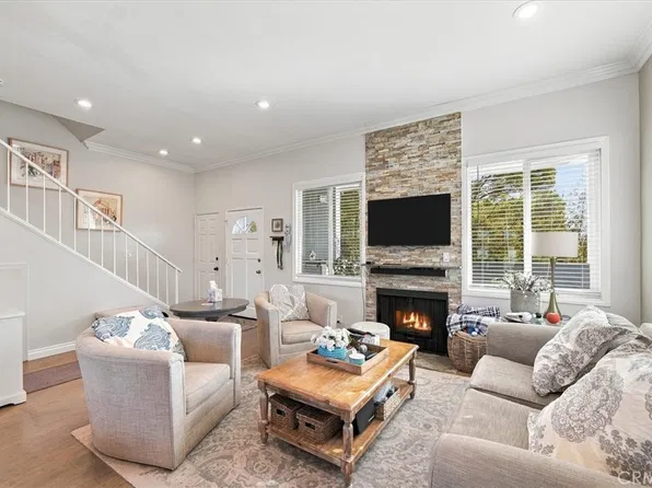 1304 12th St APT E, Manhattan Beach, CA 90266