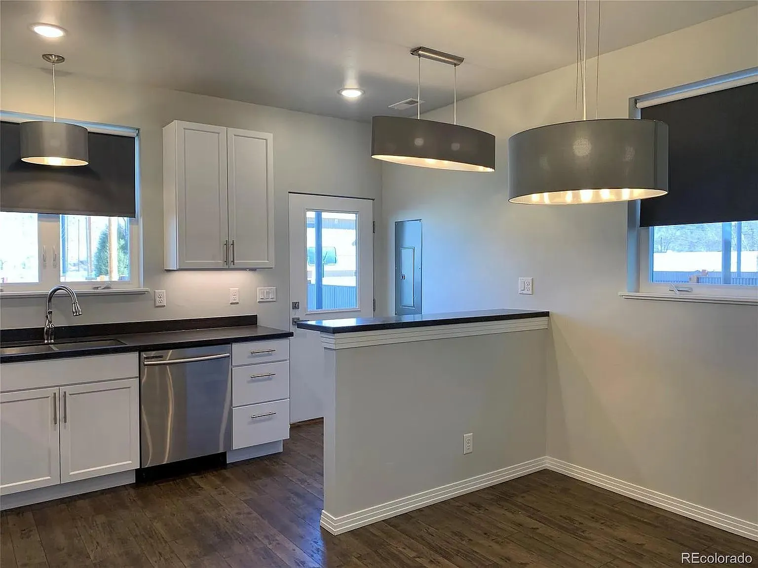 3 bed, 2.5 bath, 1805 sqft, $2,400 — Photo 4