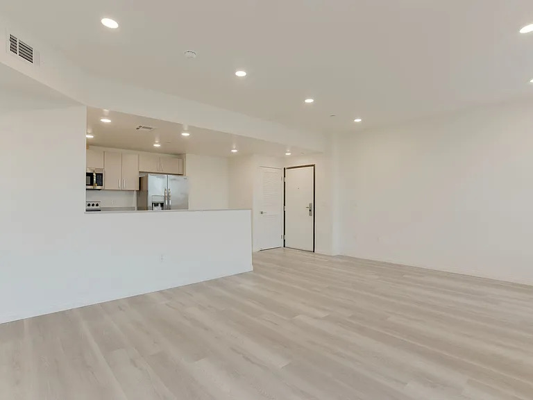 V on Victory Apartments — Photo 12