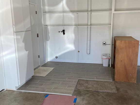 Tiled laundry area (garage)