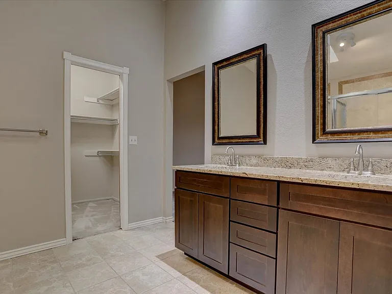 10701 Hobbit Ln — Photo 31