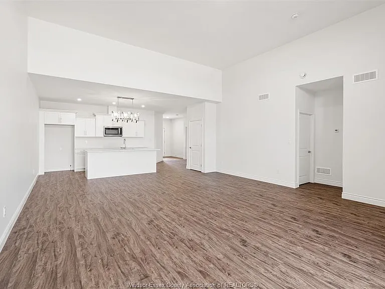 210 McLellan Ave — Photo 6